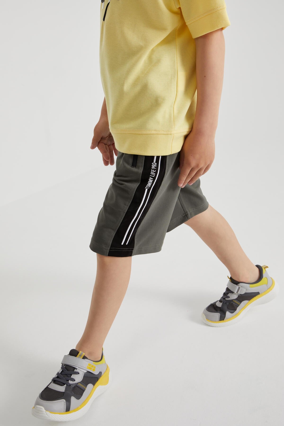 Zippered Pocket Laced Standard Fit Boys Shorts - 10885