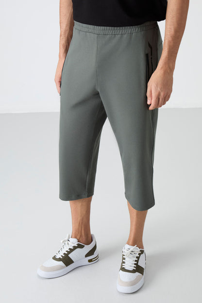 Zippered Pocket Standard Fit Classic Hem Men's Capri - 83091