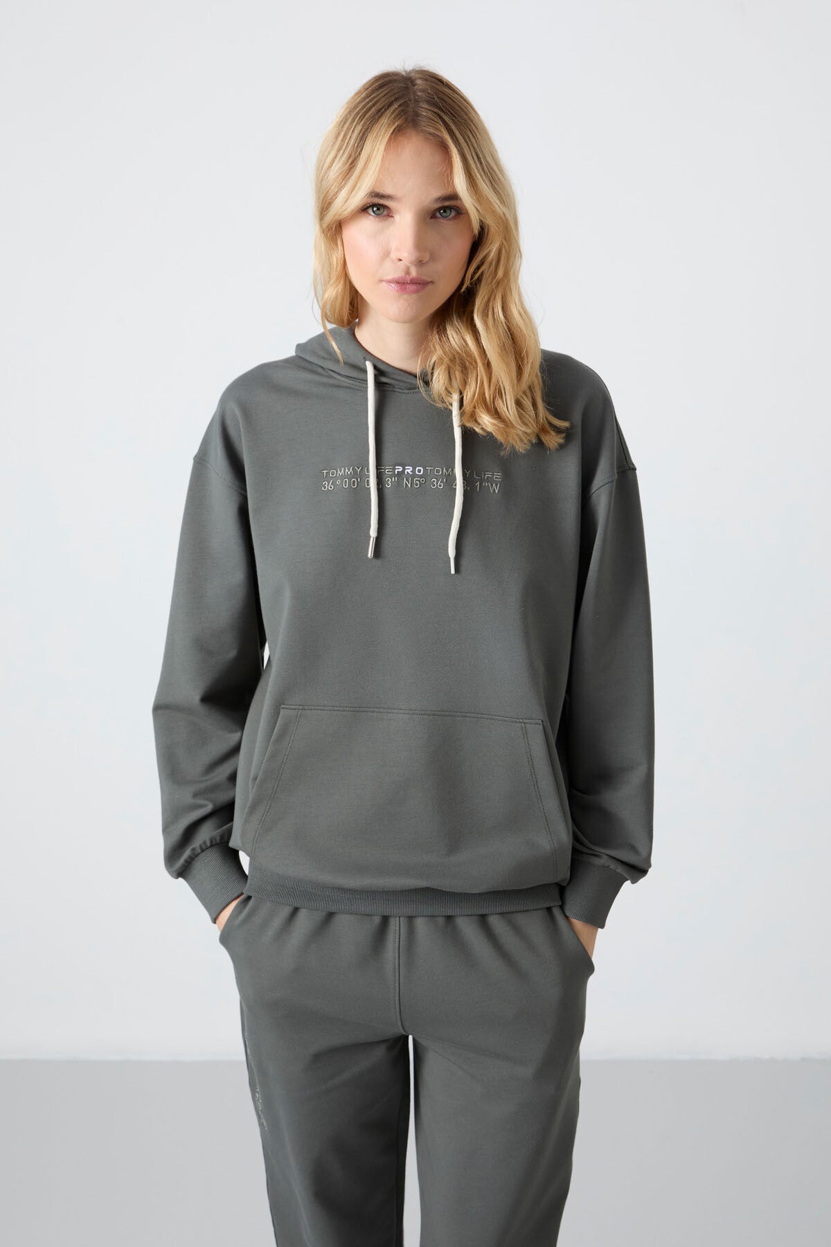 Hooded Kangaroo Pocket Oversize Elastic Cuffed Women's Tracksuit Set - 95288