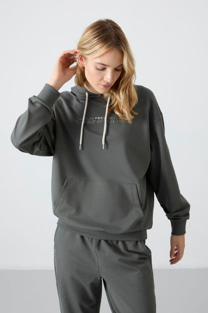 Hooded Kangaroo Pocket Oversize Elastic Cuffed Women's Tracksuit Set - 95288