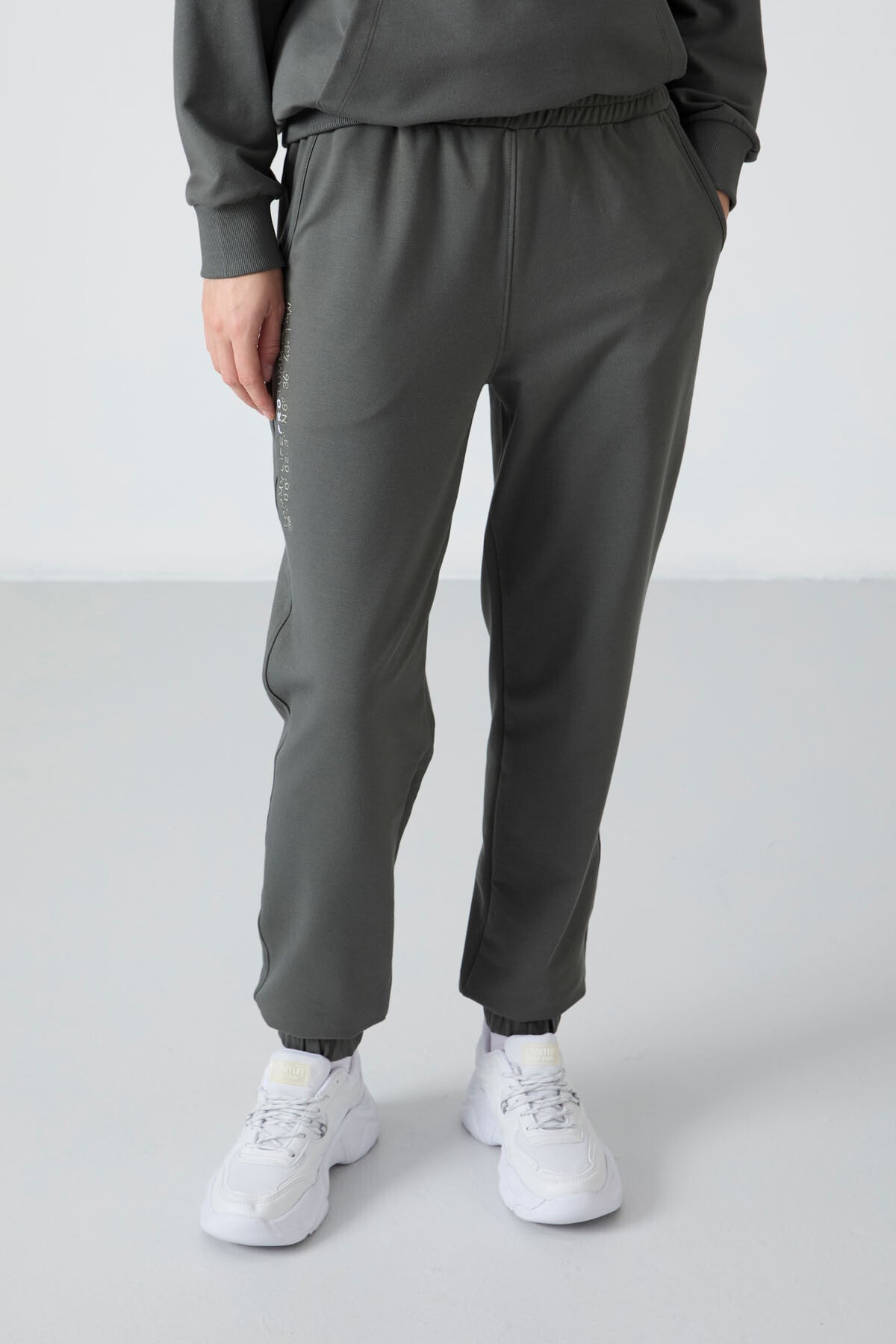 Hooded Kangaroo Pocket Oversize Elastic Cuffed Women's Tracksuit Set - 95288