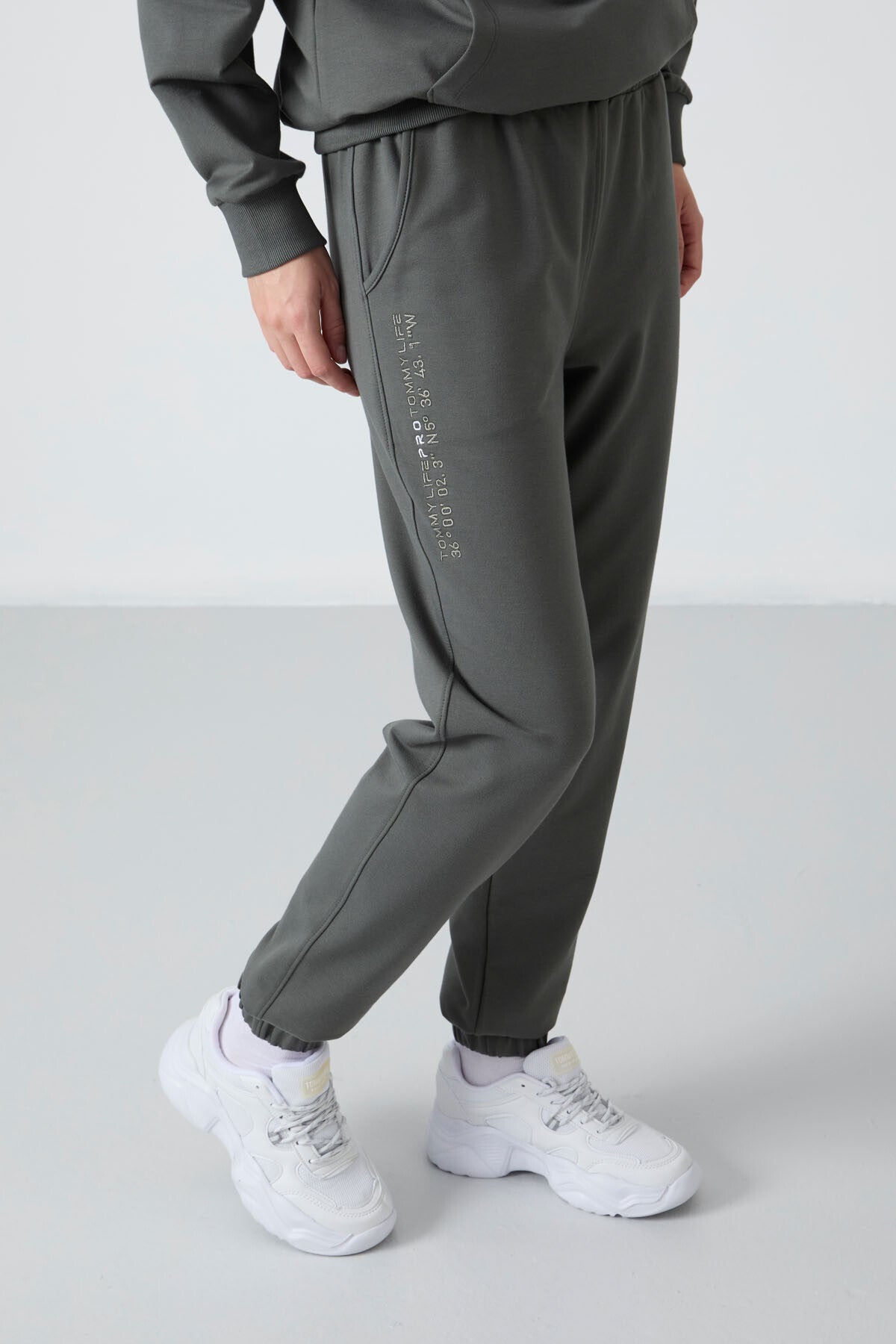 Hooded Kangaroo Pocket Oversize Elastic Cuffed Women's Tracksuit Set - 95288