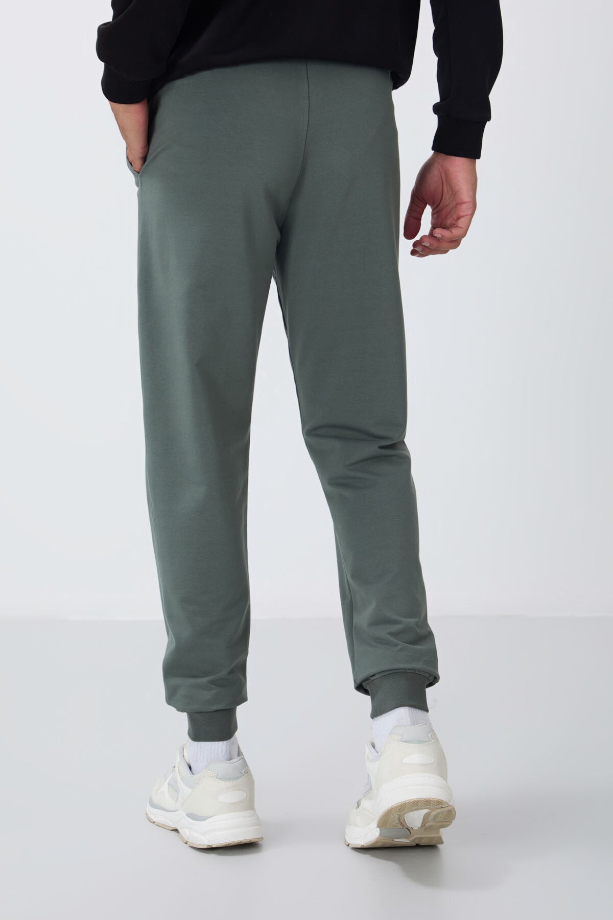 Classic Pocketed Standard Fit Cuff Men's Tracksuit Bottom - 84652