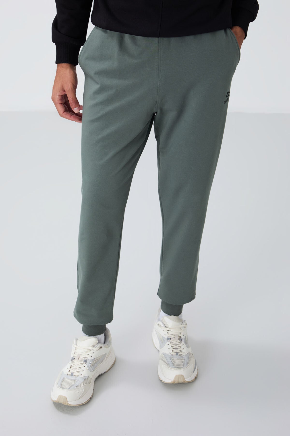 Classic Pocketed Standard Fit Cuff Men's Tracksuit Bottom - 84652