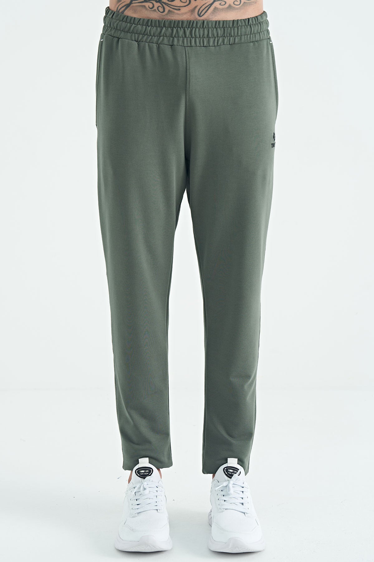 Logo Embroidery Detailed Side Pocket Standard Fit Men's Tracksuit Bottom - 84967