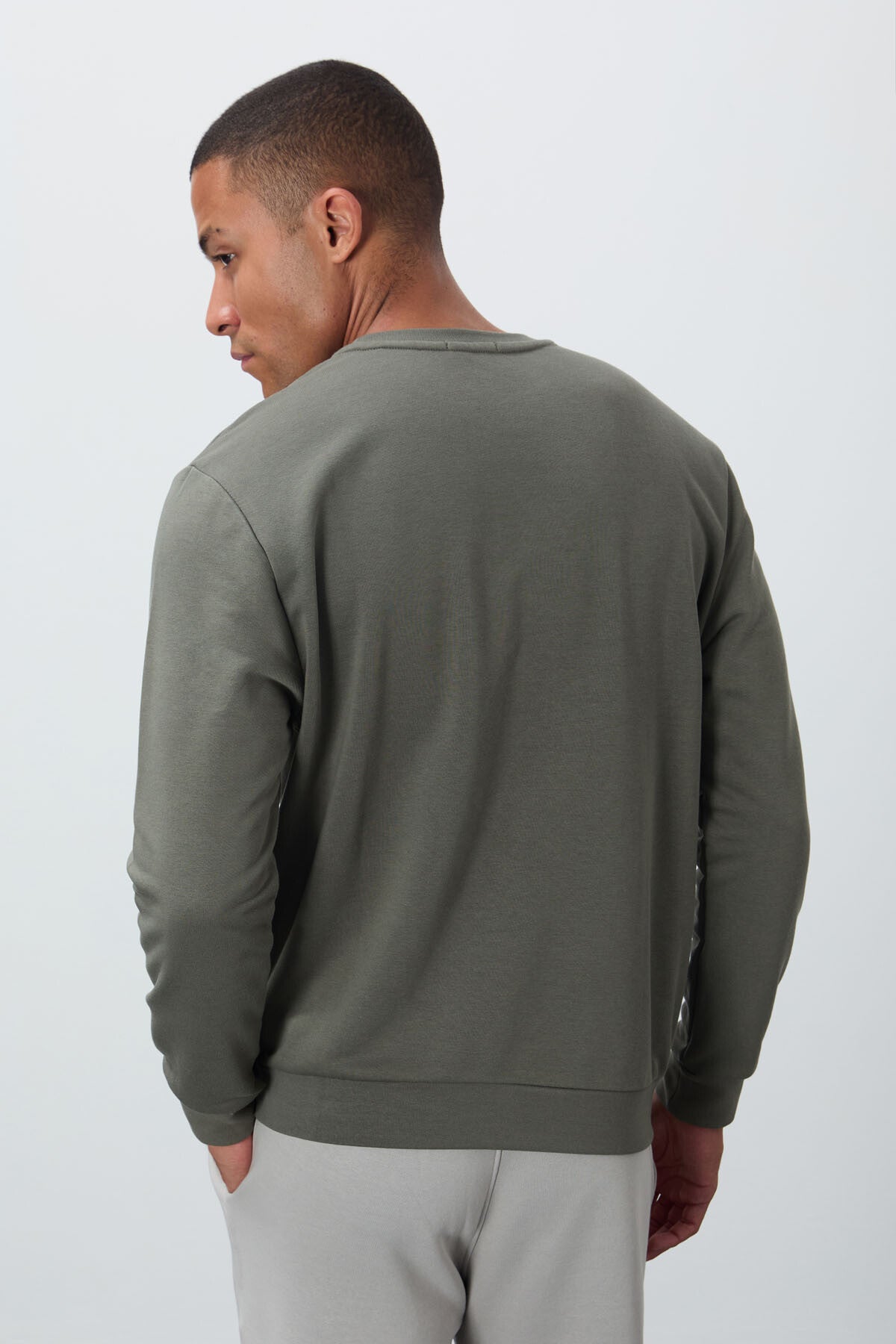 Embroidered O Collar Comfort Fit Fleece-Lined Men's Sweatshirt - 88020