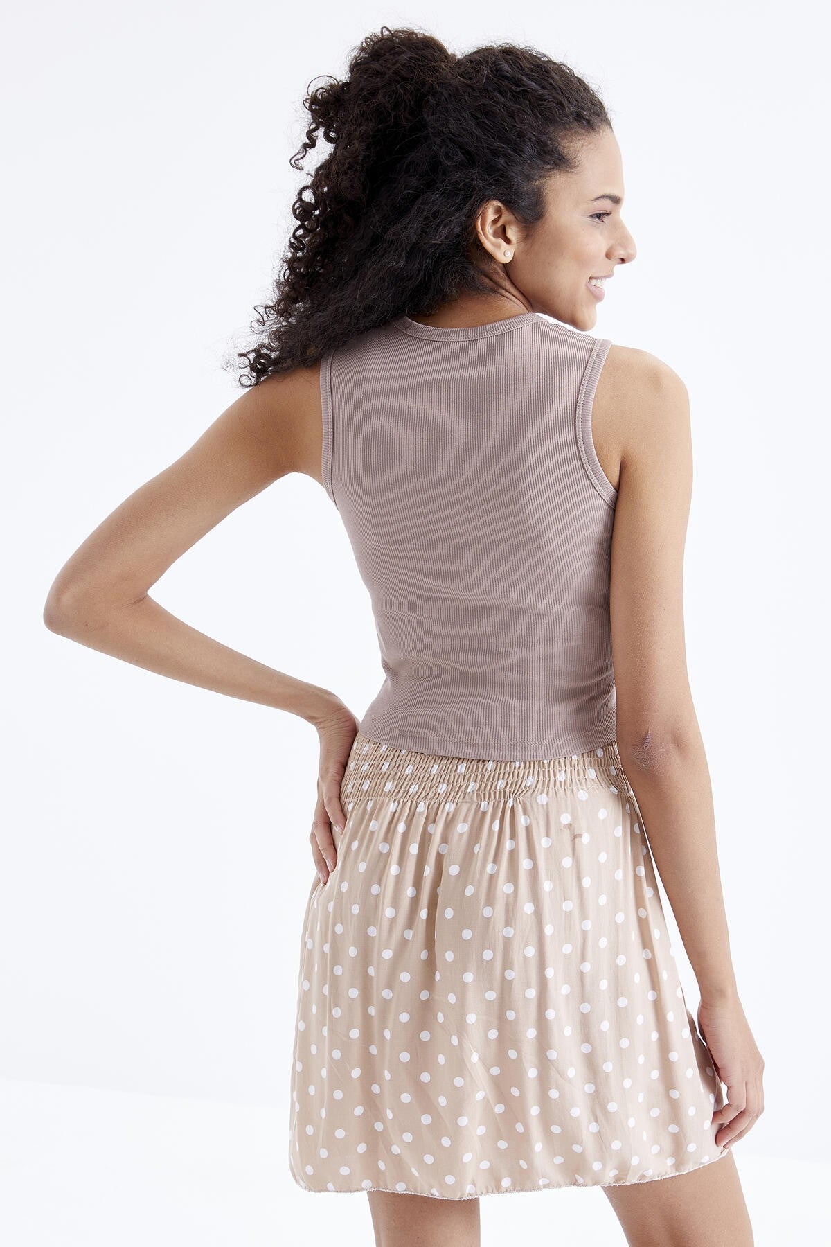 Camel Basic Sleeveless O Neck Women's Crop Top Tank Top - 97204