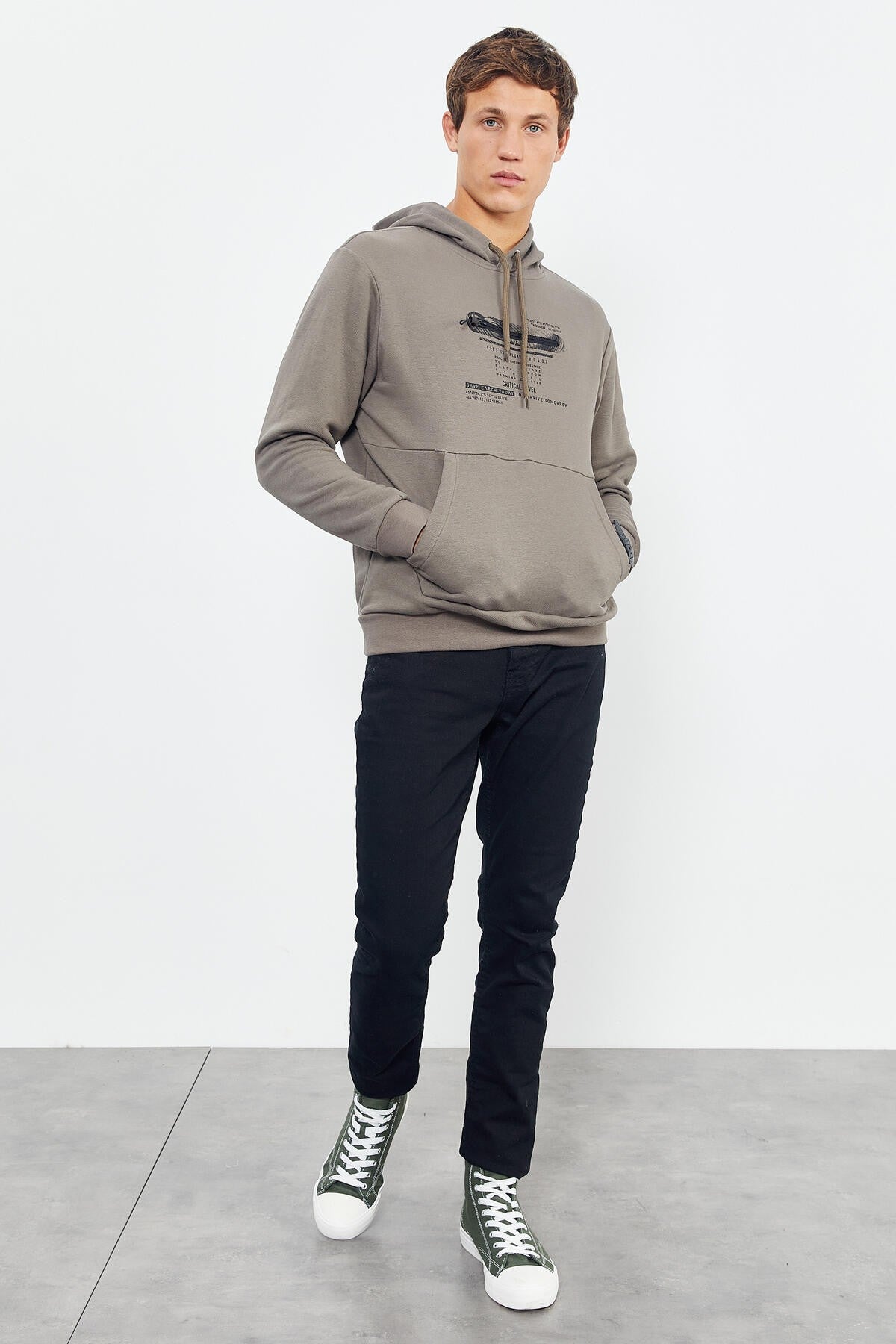 Hooded Kangaroo Pocket Comfort Fit Men's Sweatshirt with Camel Print - 88019