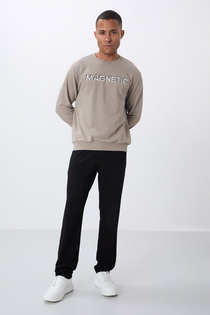Camel Print Embroidered O Neck Comfort Fit Fleece Lined Men's Sweatshirt - 88020