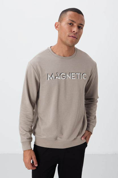 Camel Print Embroidered O Neck Comfort Fit Fleece Lined Men's Sweatshirt - 88020