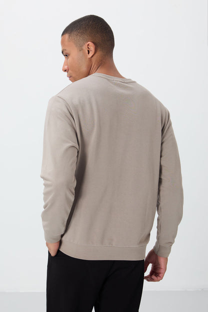 Camel Print Embroidered O Neck Comfort Fit Fleece Lined Men's Sweatshirt - 88020