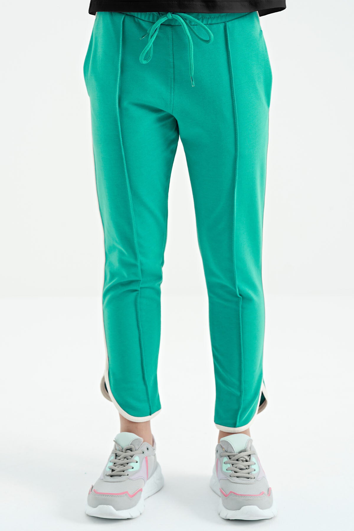 Bias Detailed Laced Front Panel Wide-Legged Girls' Tracksuit Bottom - 75124