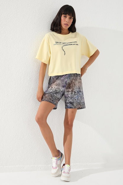 Plato Print Batik Pattern Laced Comfort Fit Bermuda Women's Shorts - 91004