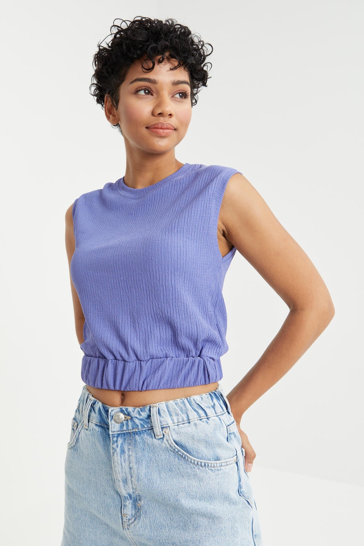Plato O Collar Sleeveless Elastic Waist Crinkle Fabric Women's Crop Top T-Shirt - 97226