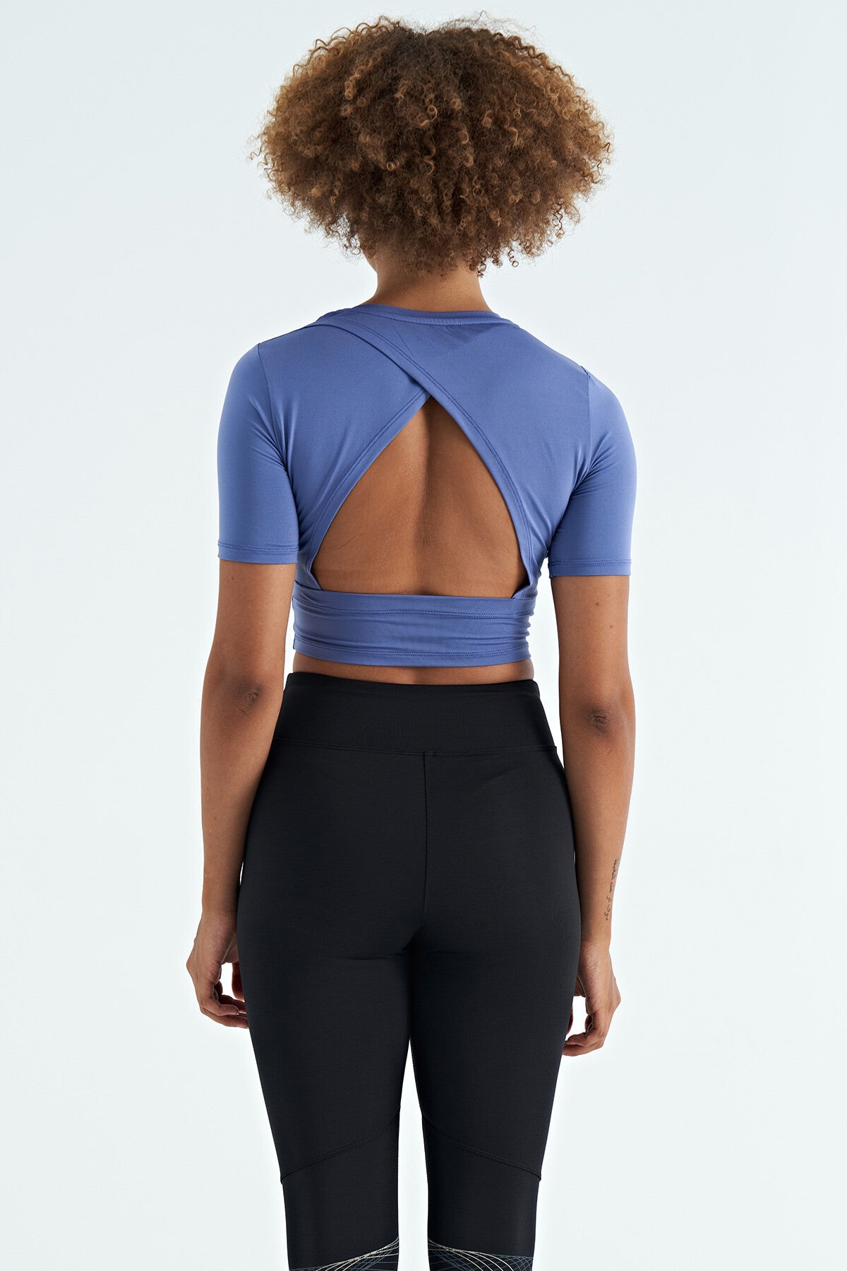 Plato Back Scoop Neck Standard Fit O Collar Women's Crop T-Shirt - 97265