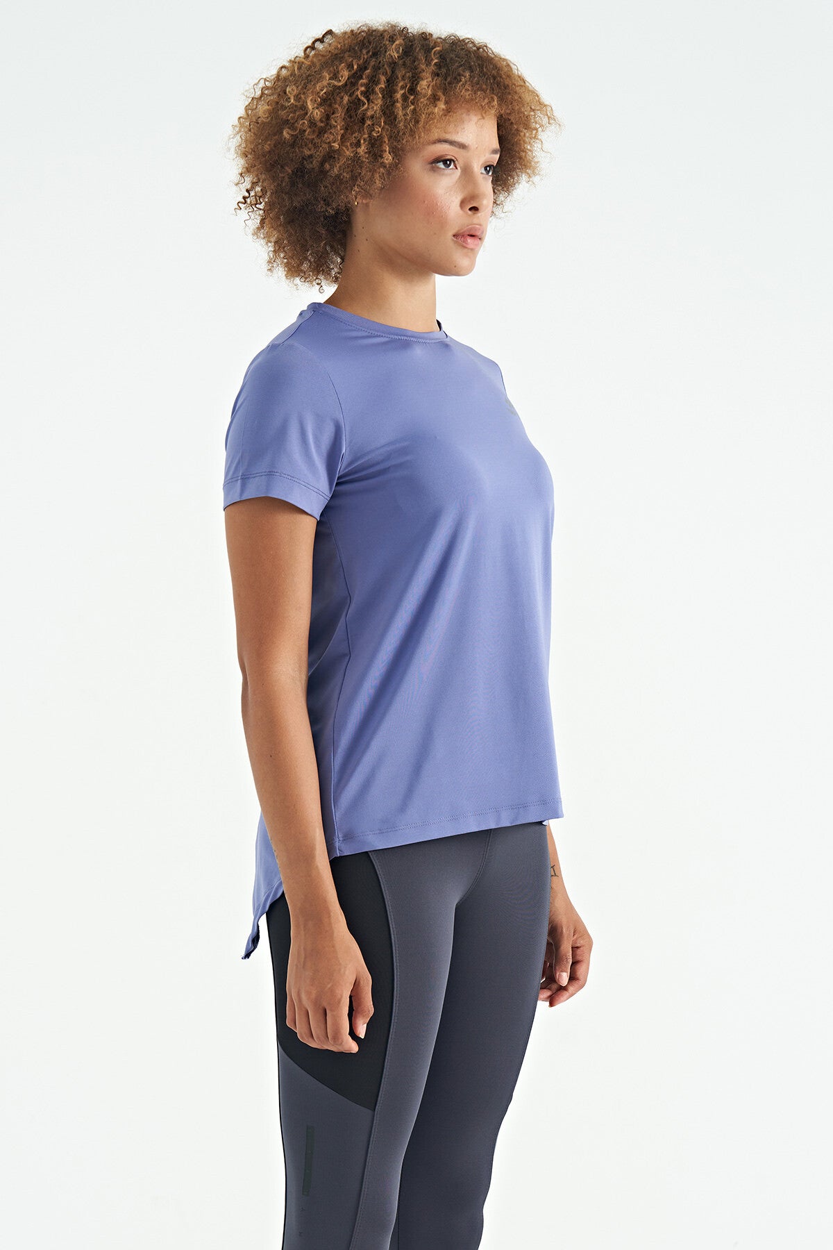 Plato Back Slit Detailed O Collar Short Sleeve Standard Fit Women's T-Shirt - 97267