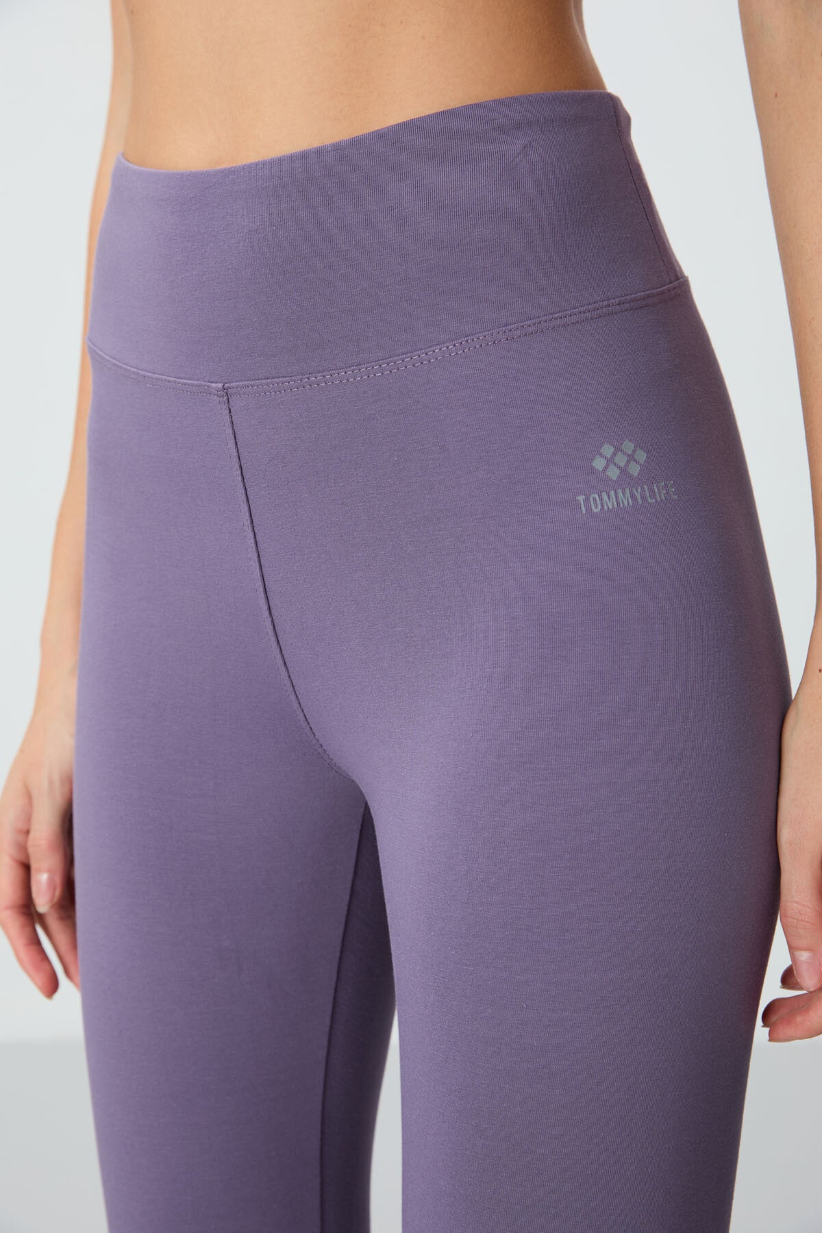 Plato High Waist Slim Fit Narrow Leg Women's Capri Tights - 93097