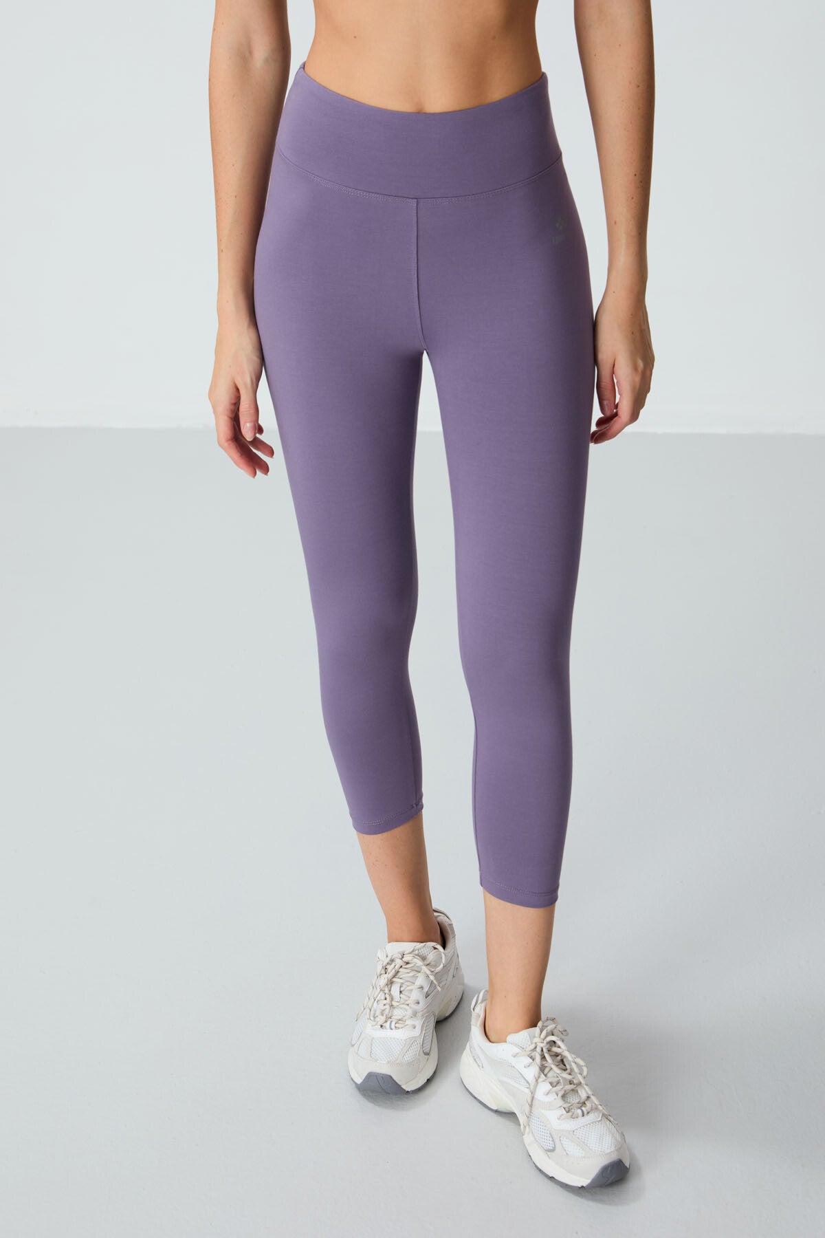 Plato High Waist Slim Fit Narrow Leg Women's Capri Tights - 93097