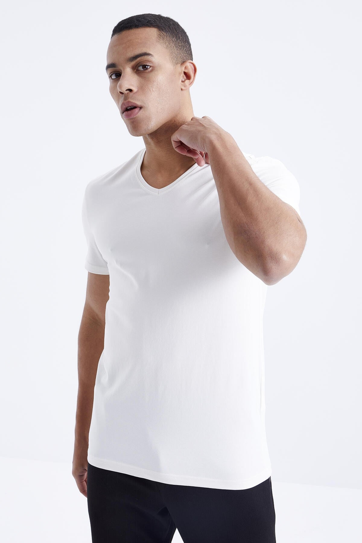 Short Sleeve Standard Fit V-Neck Men's T-Shirt - 87912