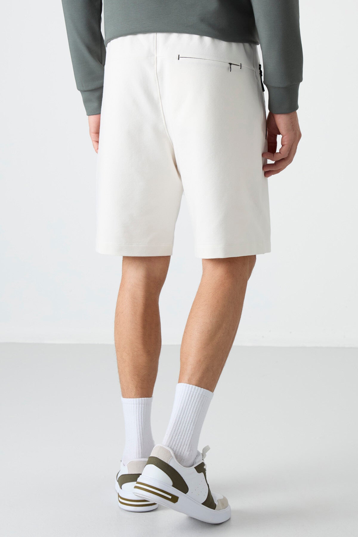 Hidden Zipper Back Pocket Laced Standard Fit Men's Shorts - 81136