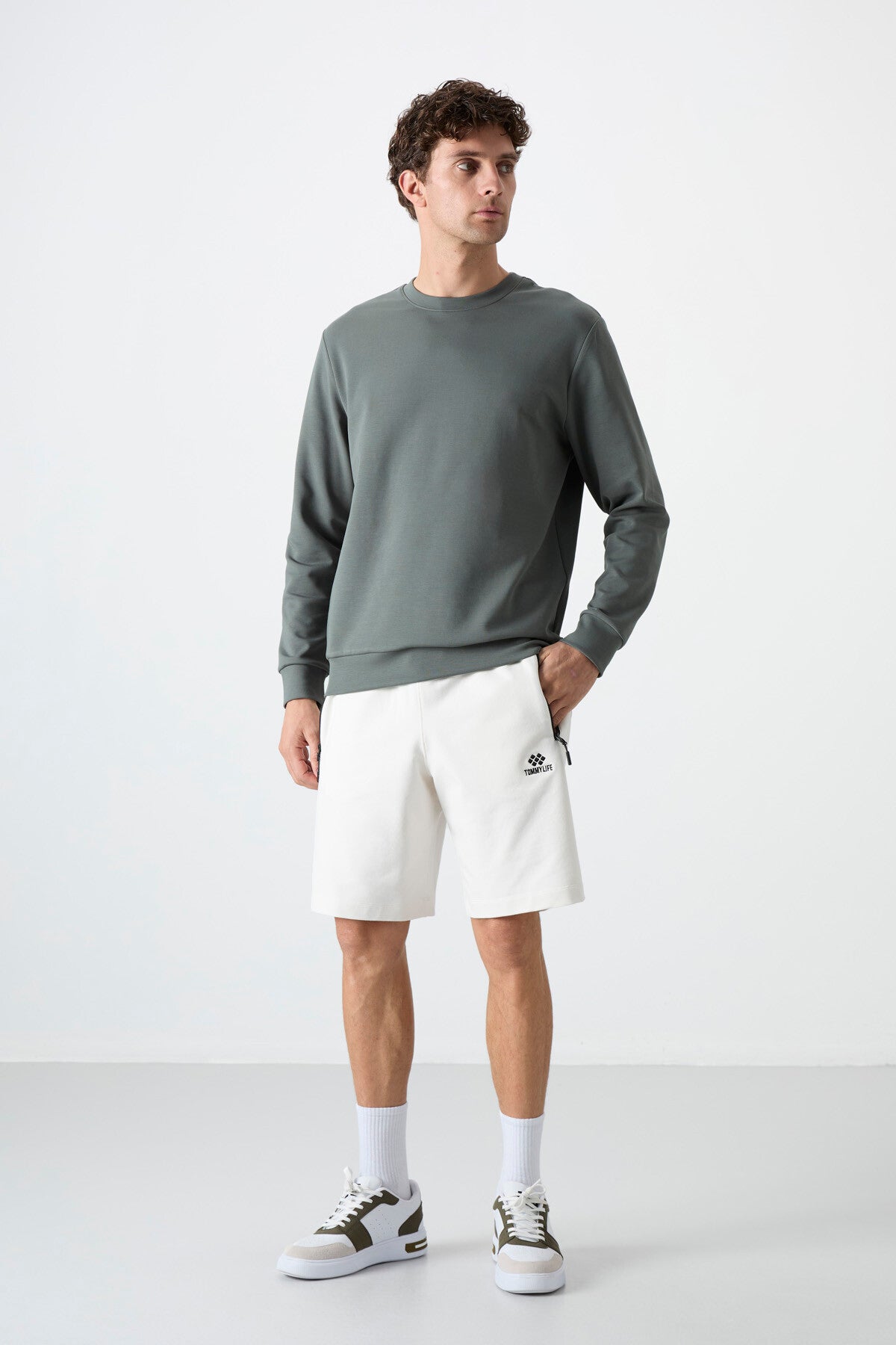Hidden Zipper Back Pocket Laced Standard Fit Men's Shorts - 81136