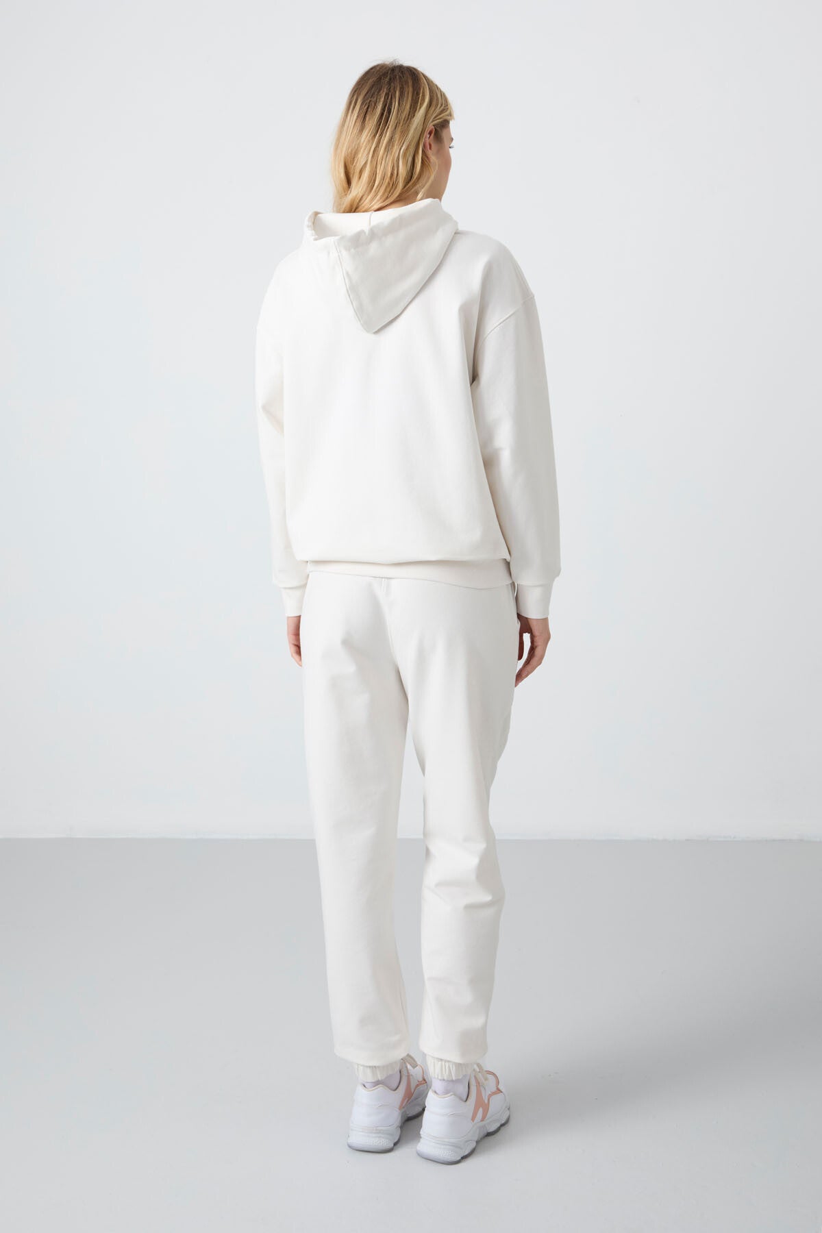 Hooded Kangaroo Pocket Oversize Elastic Cuffed Women's Tracksuit Set - 95288
