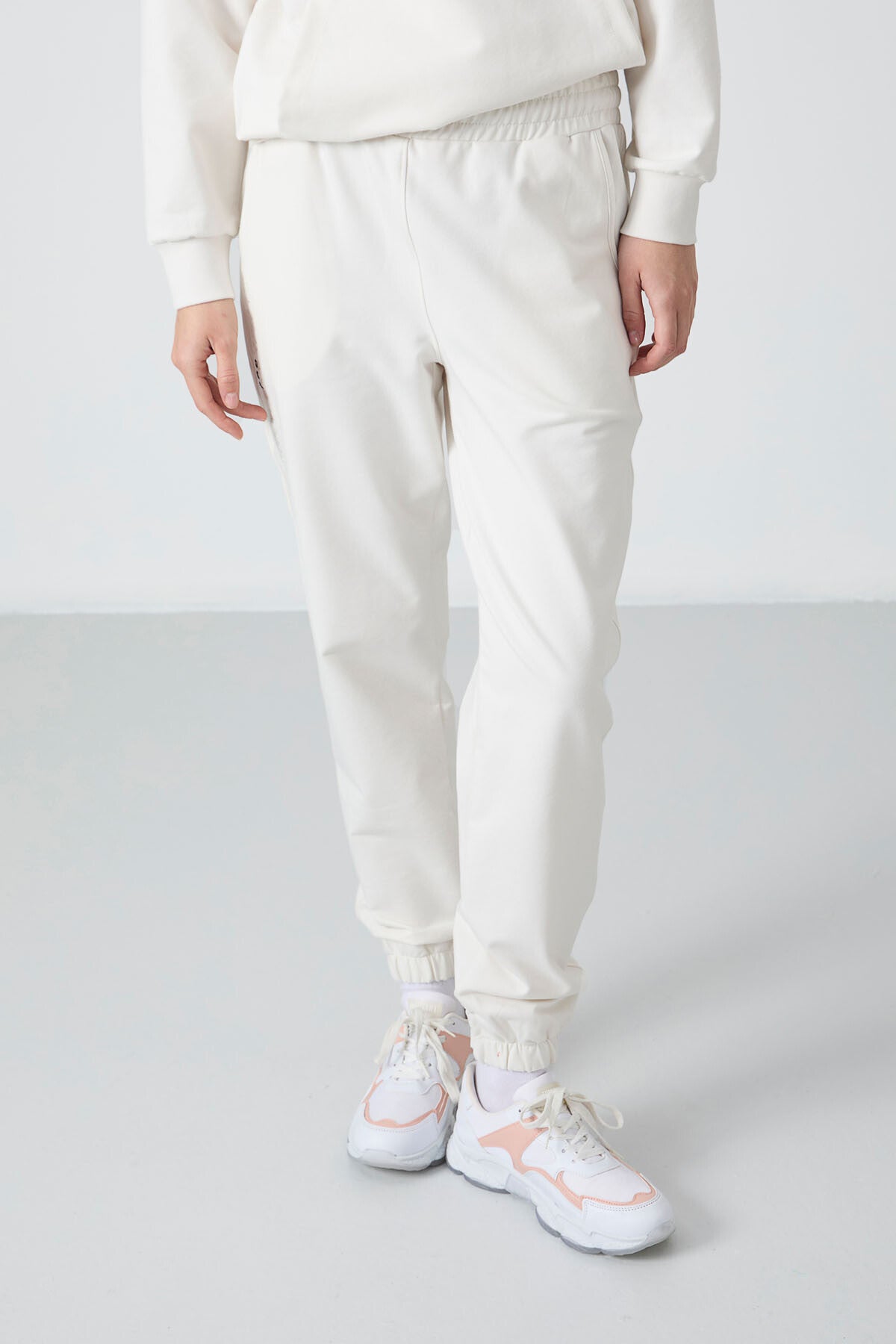 Hooded Kangaroo Pocket Oversize Elastic Cuffed Women's Tracksuit Set - 95288