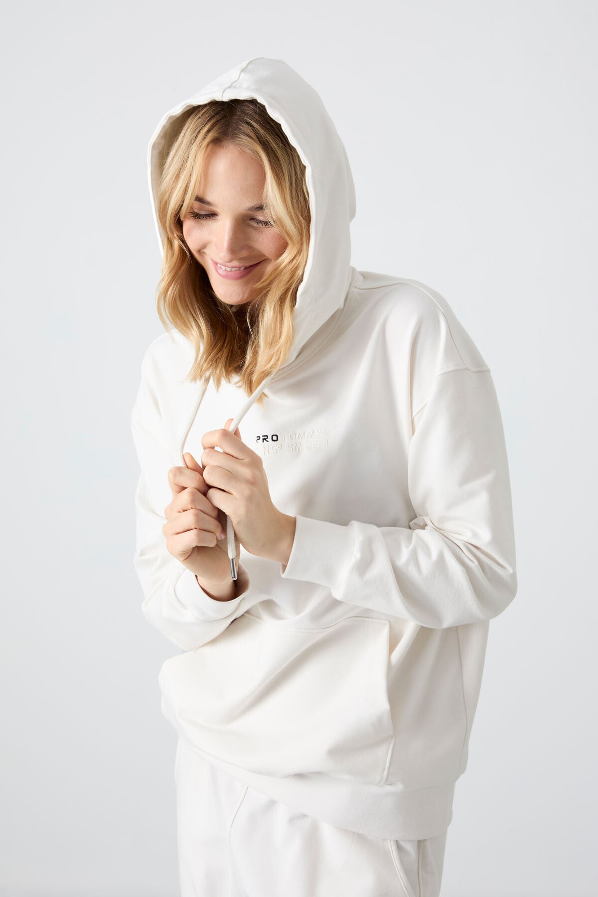 Hooded Kangaroo Pocket Oversize Elastic Cuffed Women's Tracksuit Set - 95288