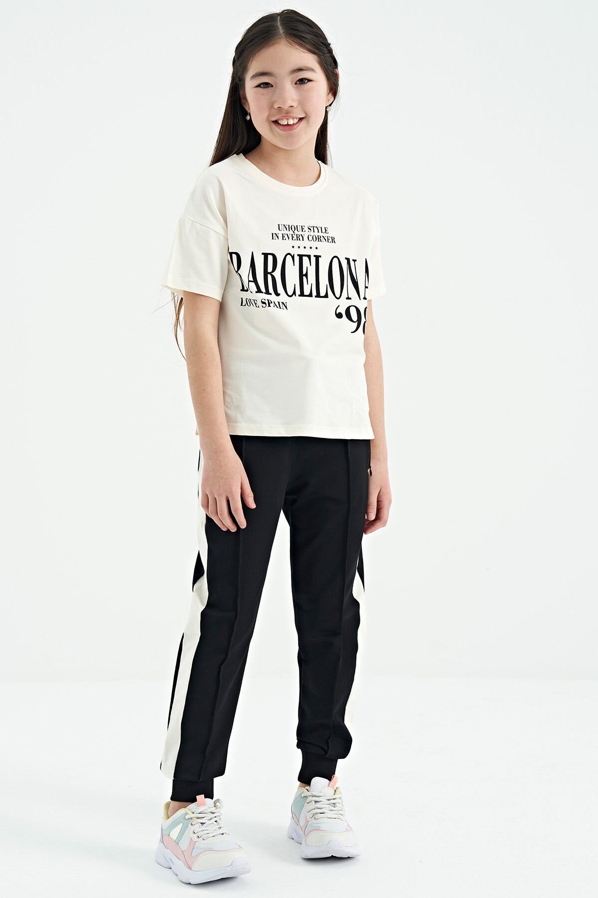 Ecru O Collar Printed Low Shoulder Oversize Girls' T-Shirt - 75115