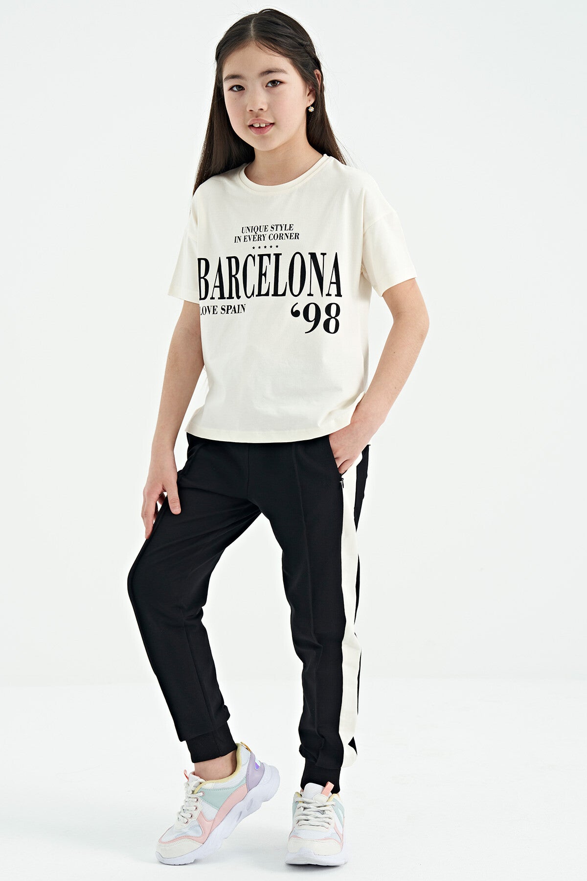 Ecru O Collar Printed Low Shoulder Oversize Girls' T-Shirt - 75115