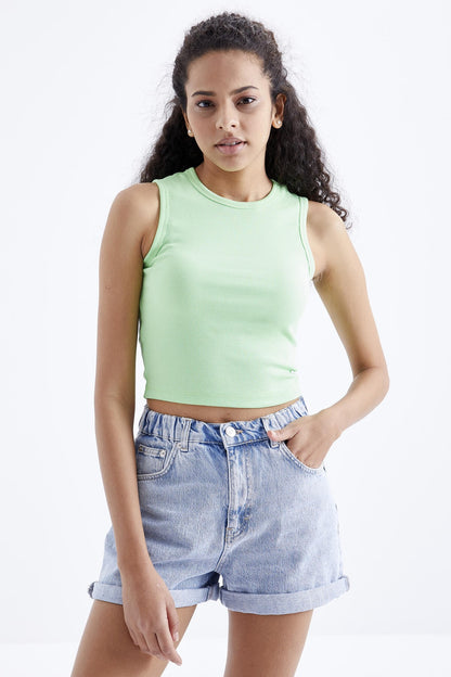 Pistachio Green Basic Sleeveless O Collar Women's Crop Top Singlet - 97204