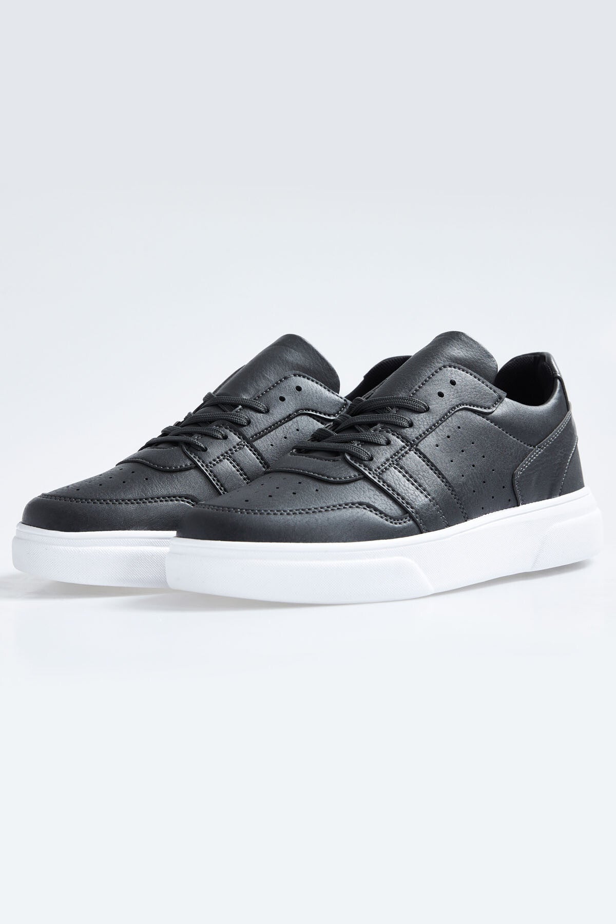 Fume Laced PU Leather with Holes for Men Sports Shoes - 89110