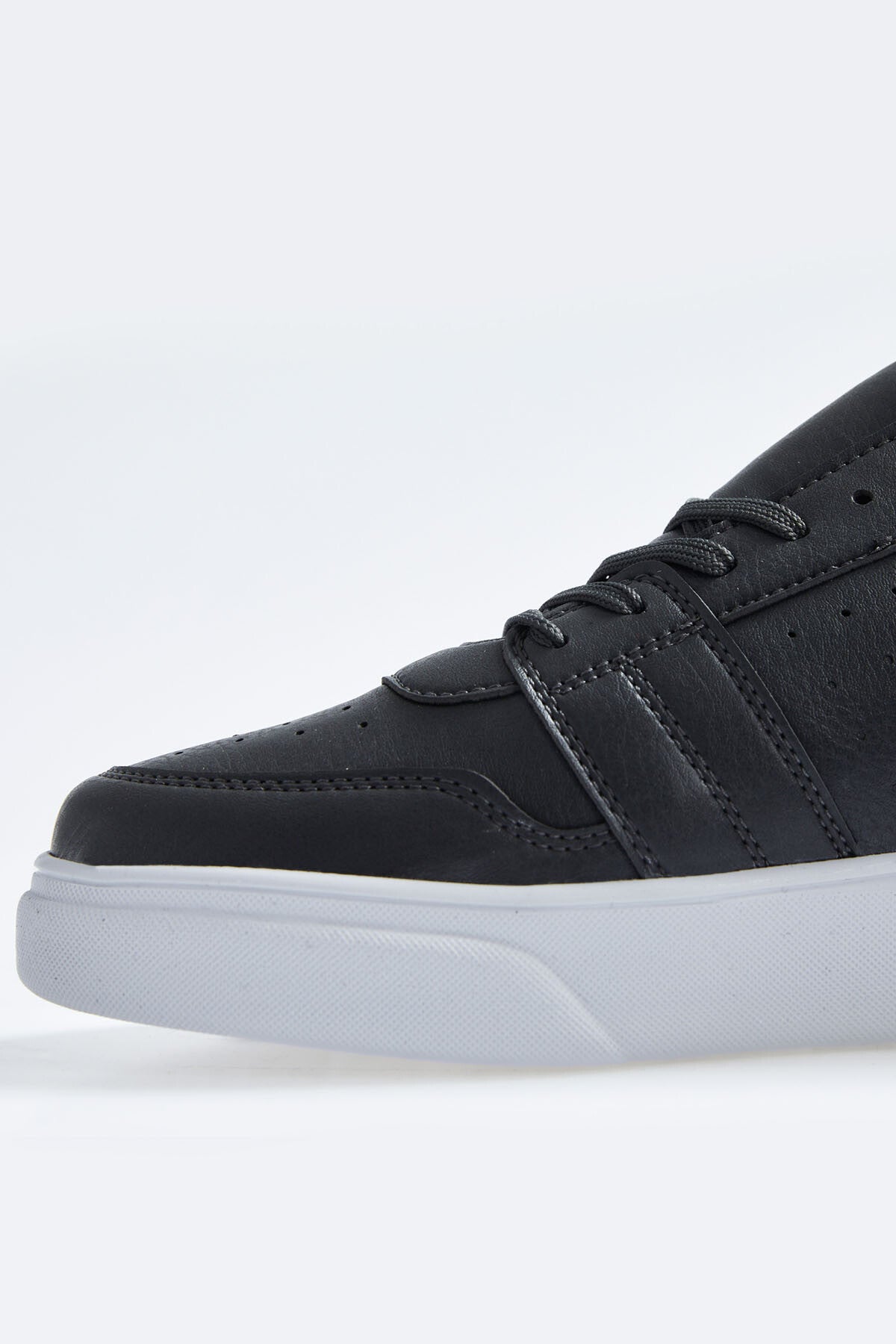 Fume Laced PU Leather with Holes for Men Sports Shoes - 89110
