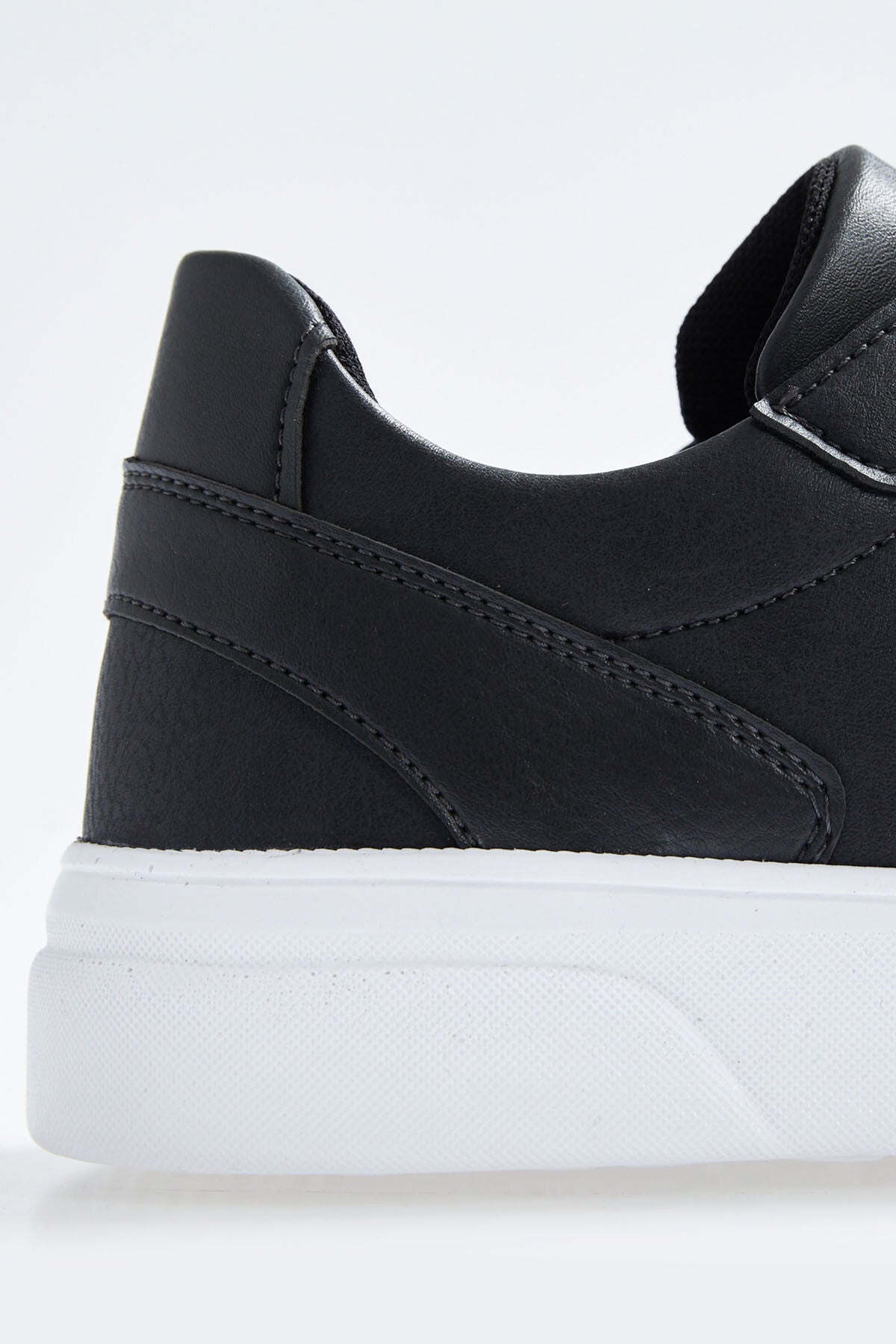 Fume Laced PU Leather with Holes for Men Sports Shoes - 89110