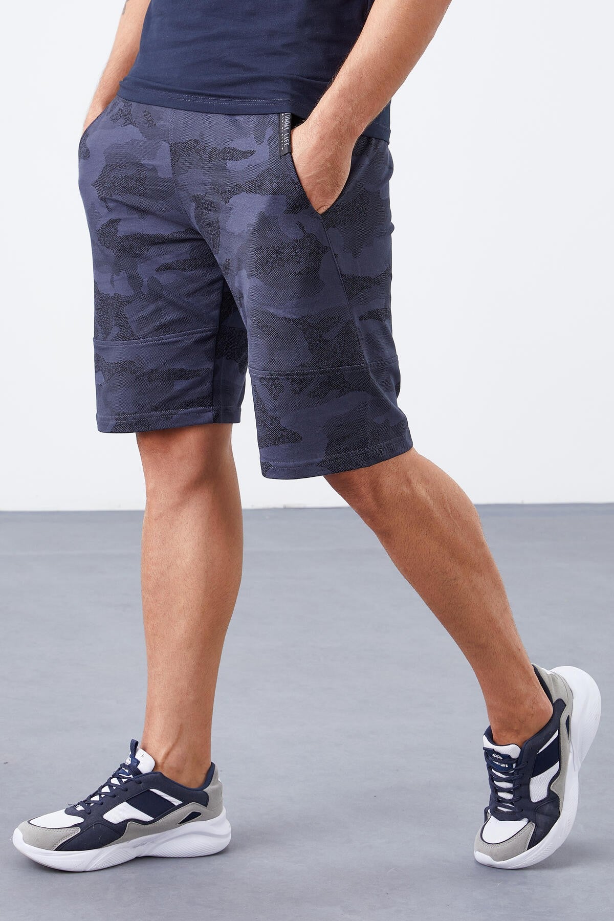 Smoke Camouflage Pattern Pocketed Standard Fit Men's Shorts - 81126
