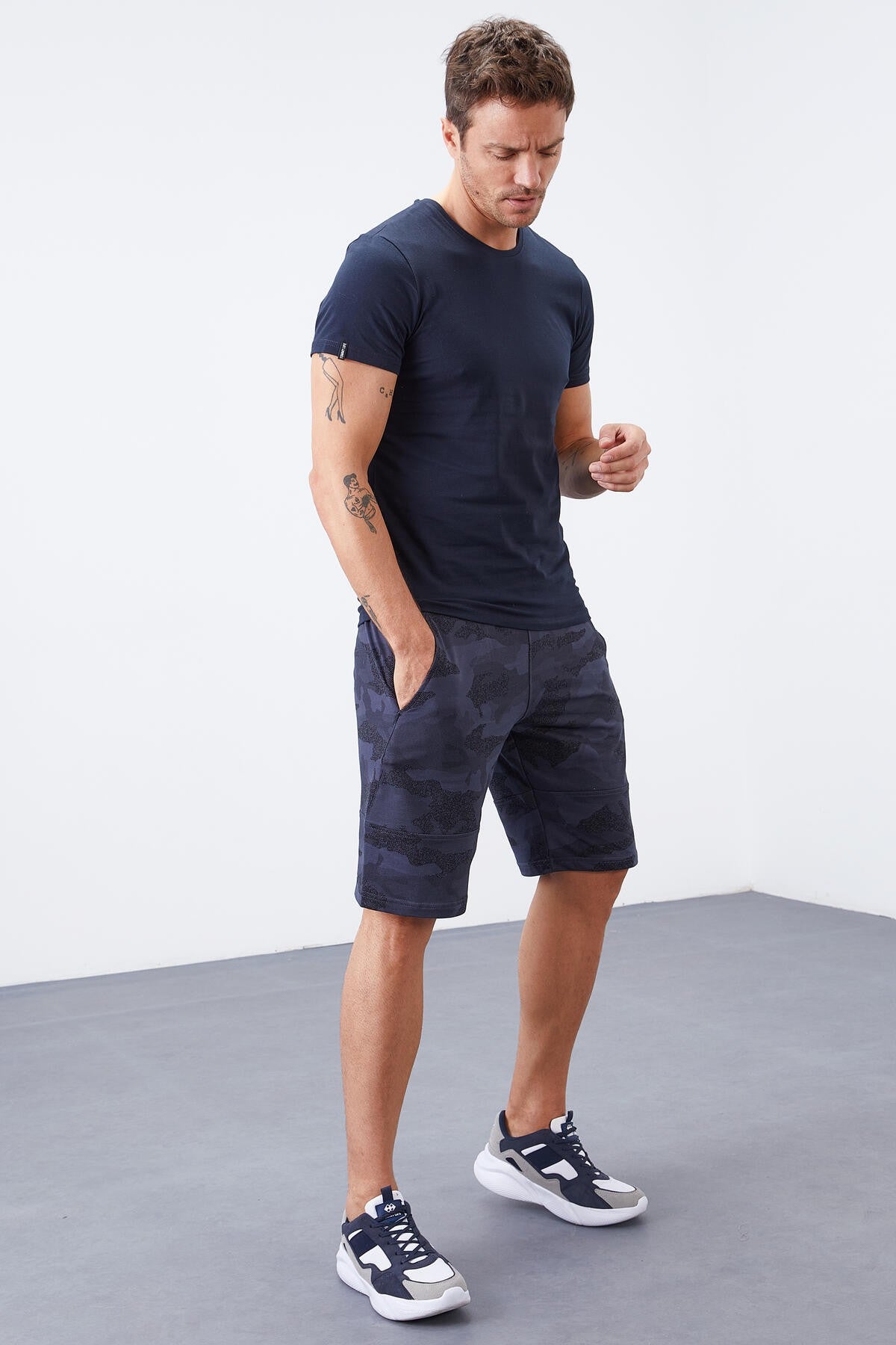 Smoke Camouflage Pattern Pocketed Standard Fit Men's Shorts - 81126