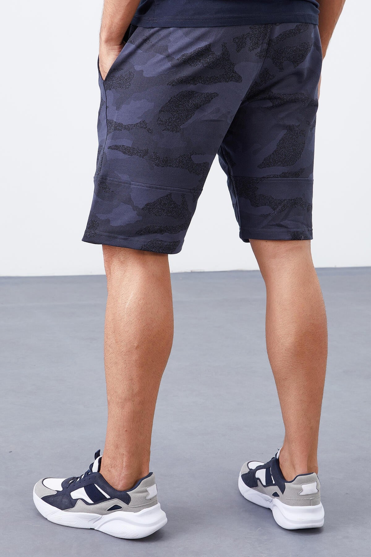 Smoke Camouflage Pattern Pocketed Standard Fit Men's Shorts - 81126