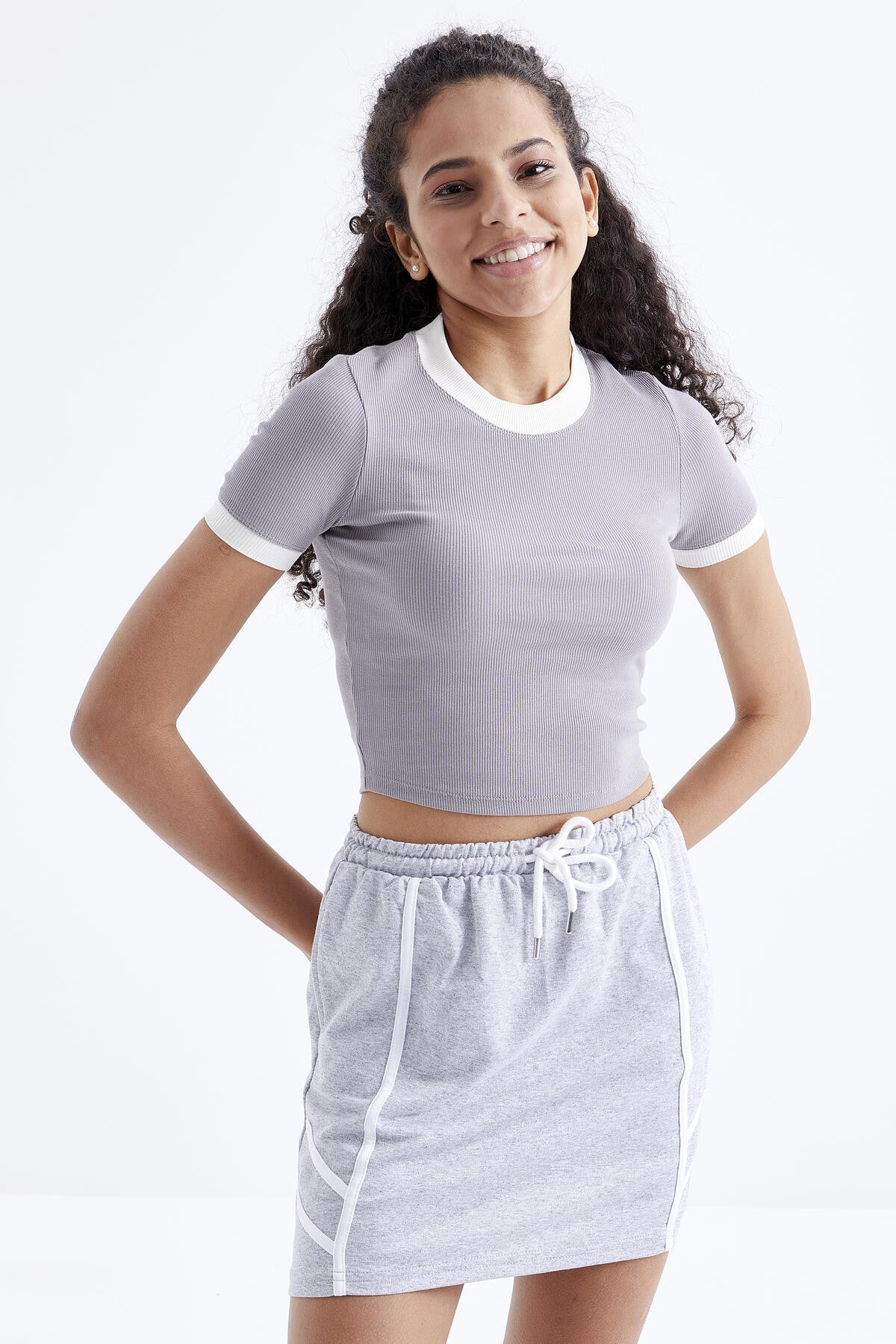 Basic Crew Neck Detailed O Collar Women's Crop Top T-Shirt - 97200