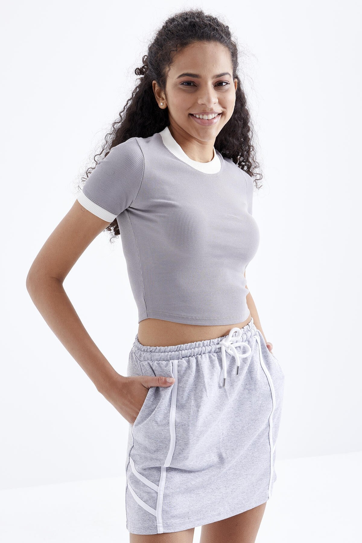 Basic Crew Neck Detailed O Collar Women's Crop Top T-Shirt - 97200