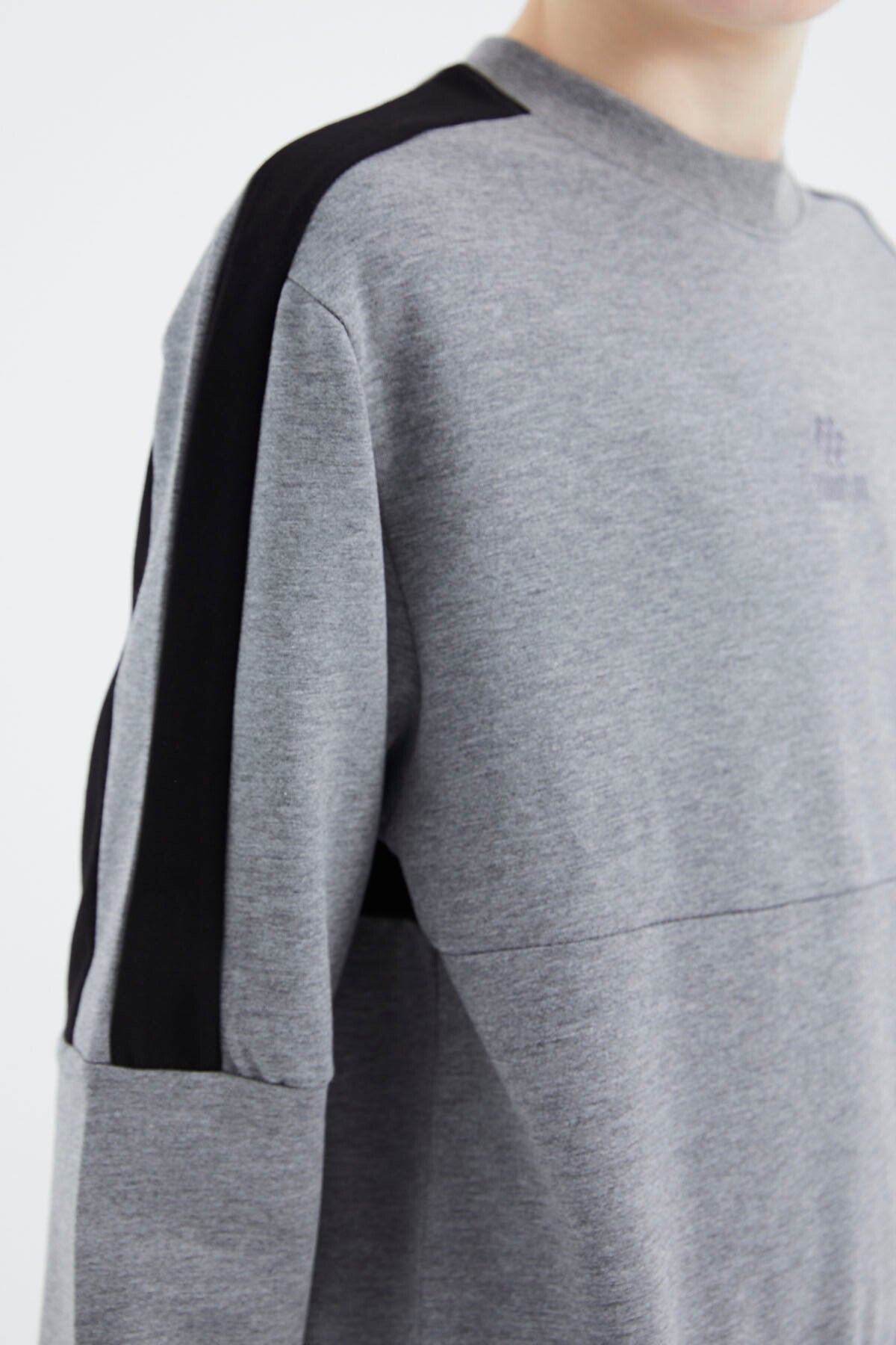 Grey Melange Basic O Collar Boys' Sweatshirt - 11182
