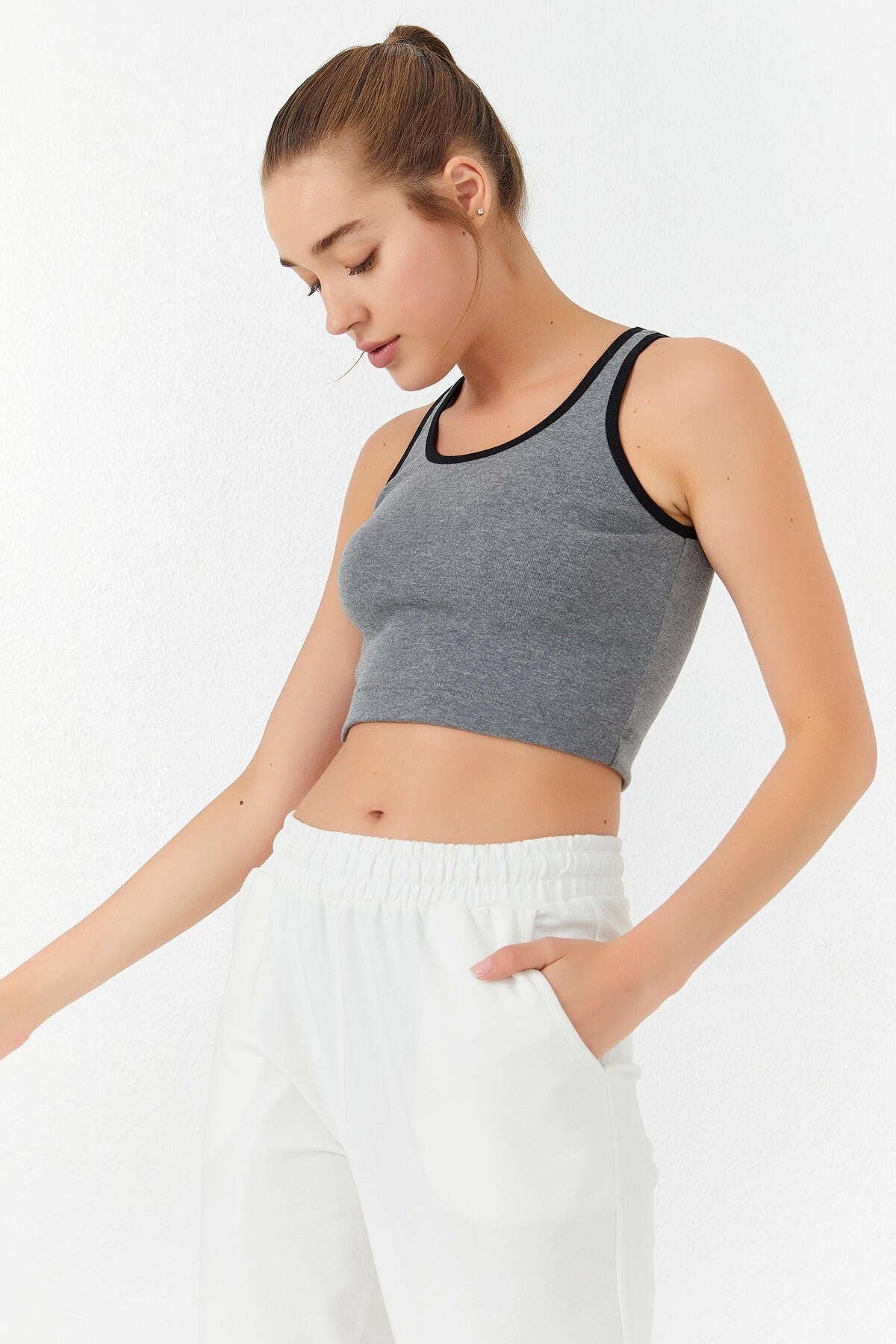 Grey Melange Basic Zero Sleeve Narrow Fit U Collar Women's Crop Top Singlet - 97162