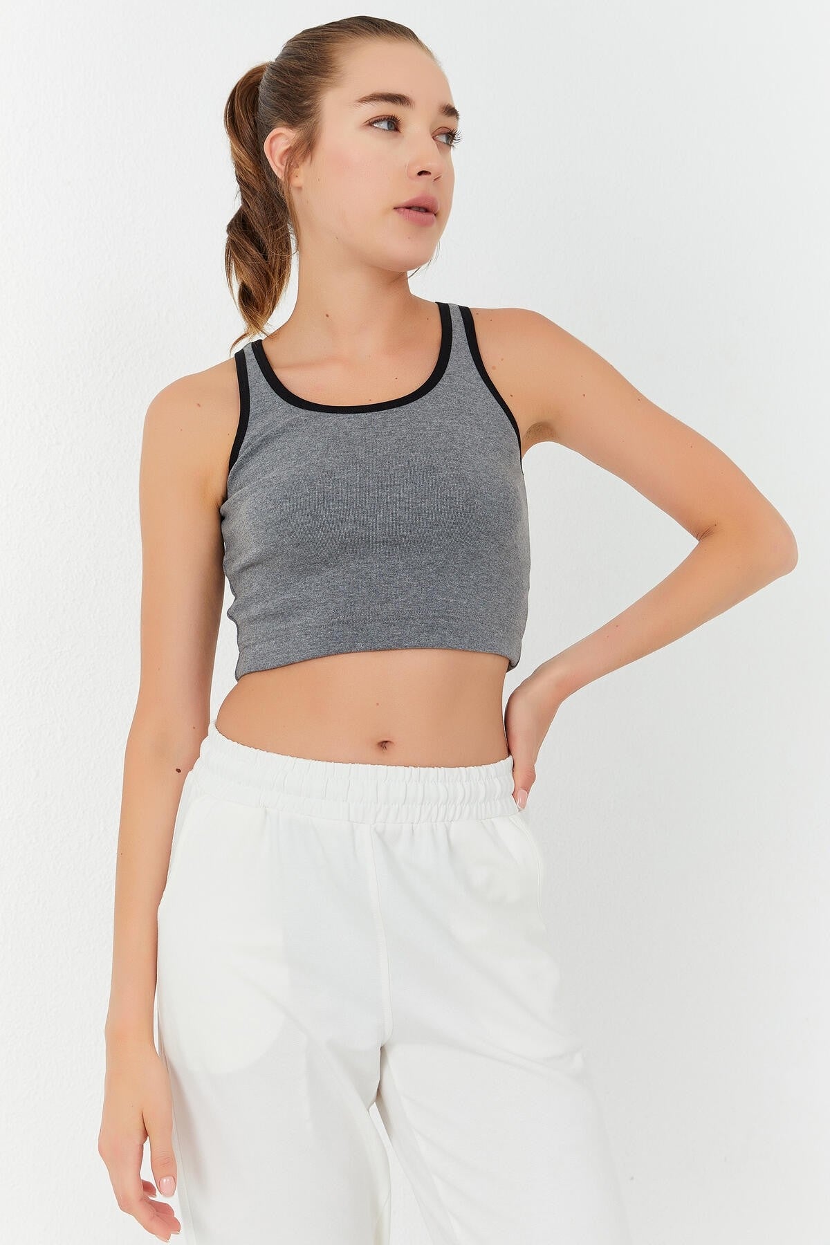 Grey Melange Basic Zero Sleeve Narrow Fit U Collar Women's Crop Top Singlet - 97162