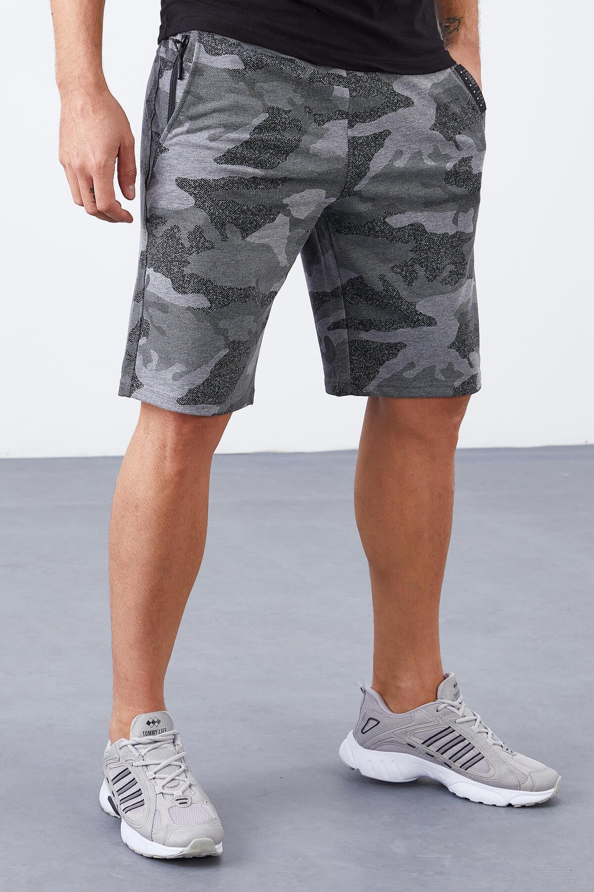 Grey Melange Camouflage Pattern Pocketed Standard Fit Men's Shorts - 81126