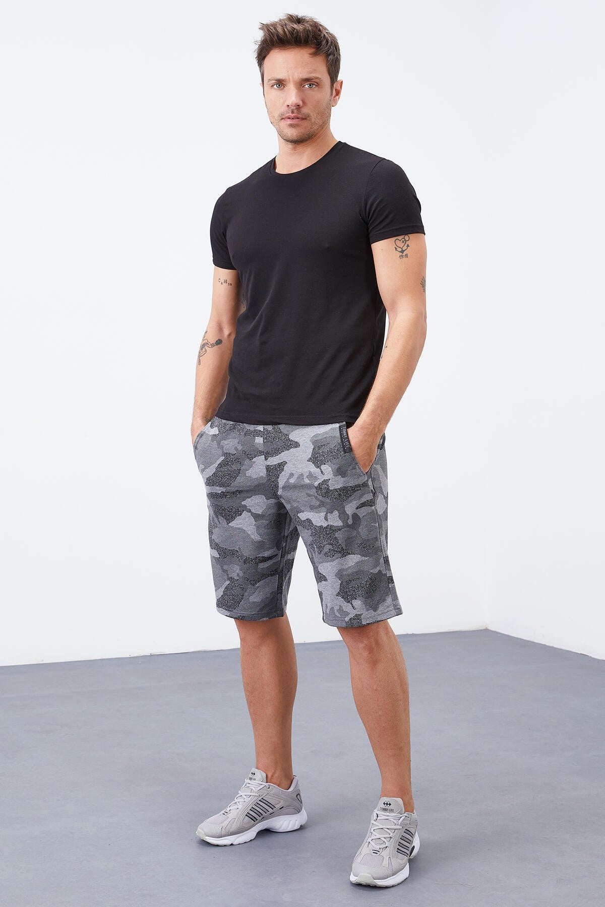Grey Melange Camouflage Pattern Pocketed Standard Fit Men's Shorts - 81126
