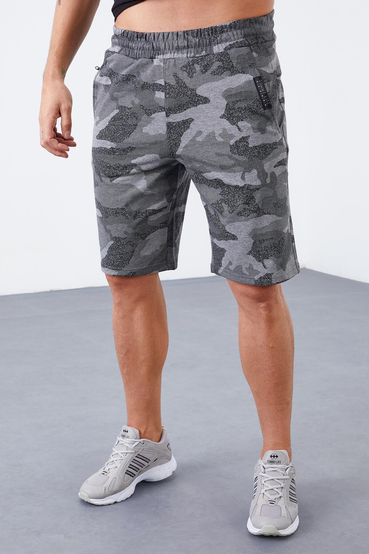 Grey Melange Camouflage Pattern Pocketed Standard Fit Men's Shorts - 81126