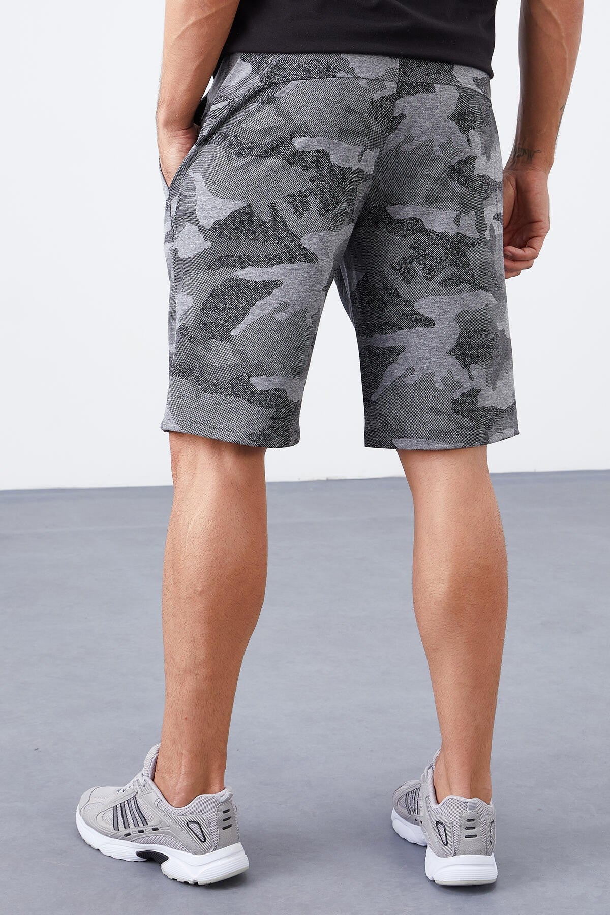 Grey Melange Camouflage Pattern Pocketed Standard Fit Men's Shorts - 81126