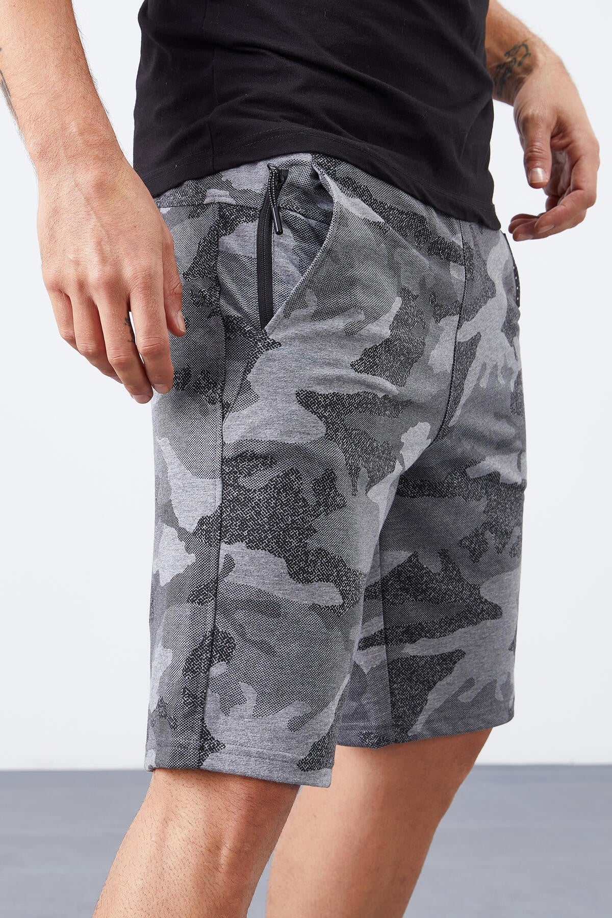 Grey Melange Camouflage Pattern Pocketed Standard Fit Men's Shorts - 81126
