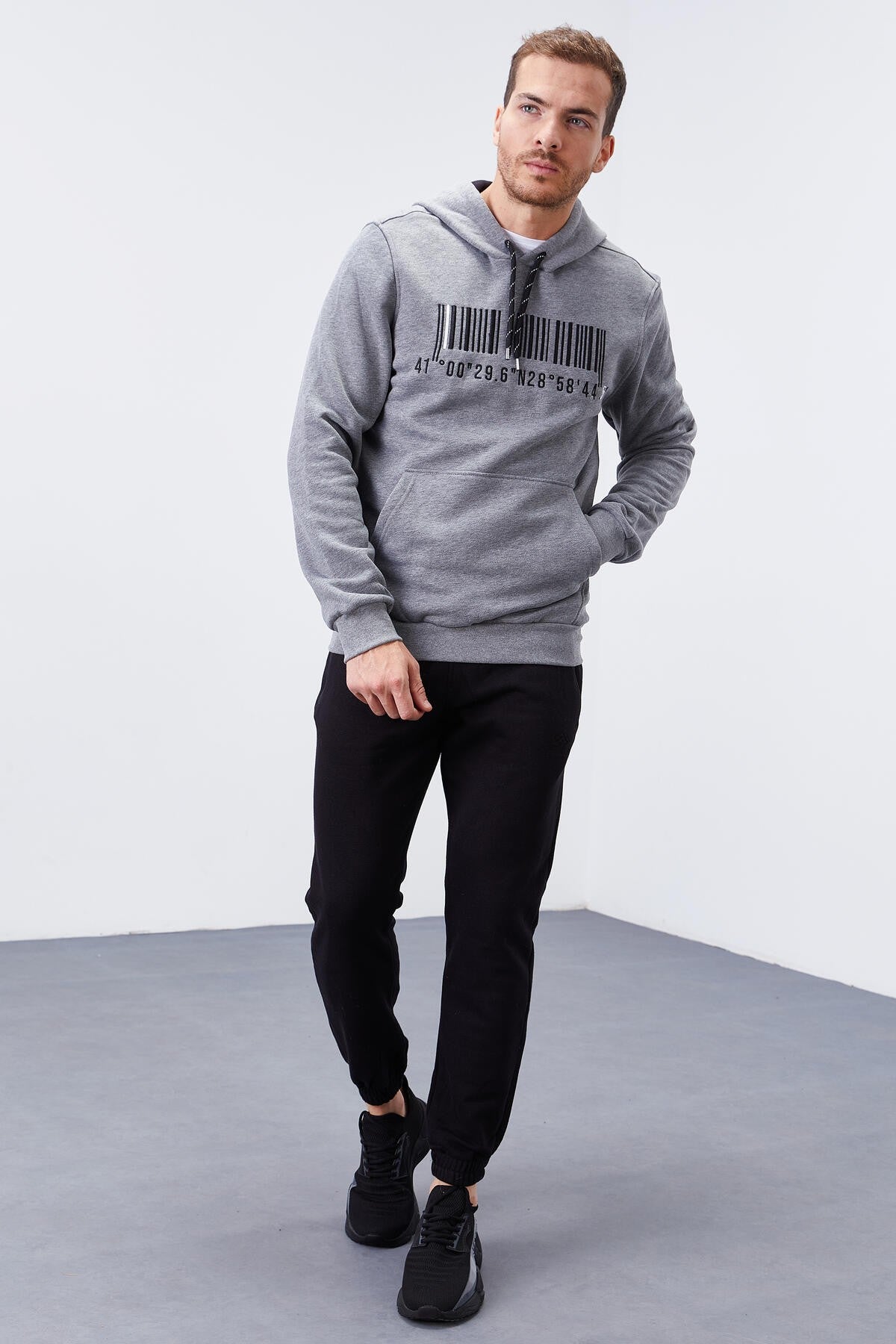 Grey Melange Embroidered Kangaroo Pocket Standard Fit Hooded Men's Sweatshirt - 87839