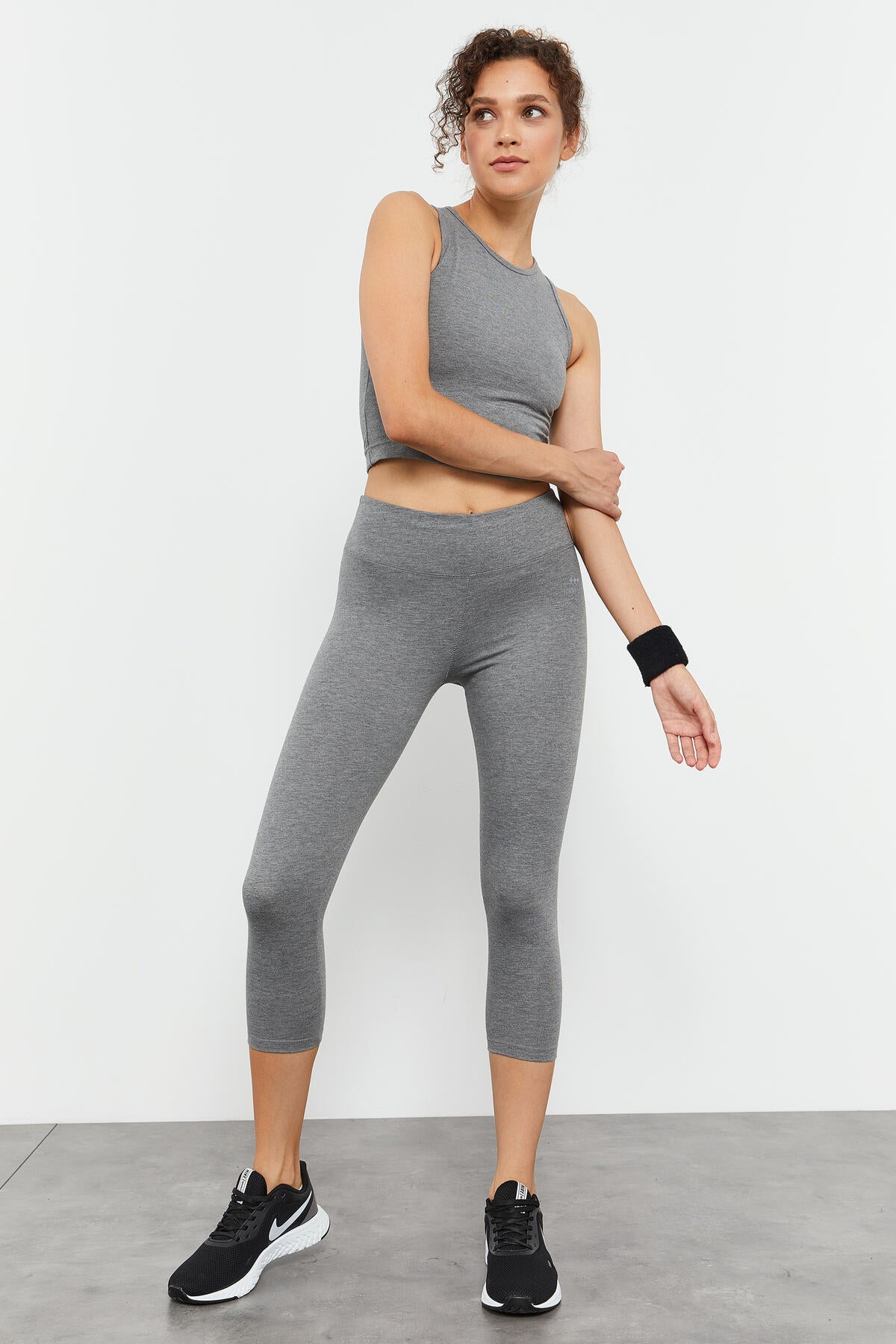 Grey Melange Zero Sleeve Slim Fit O Collar Women's Crop Top Singlet - 97148