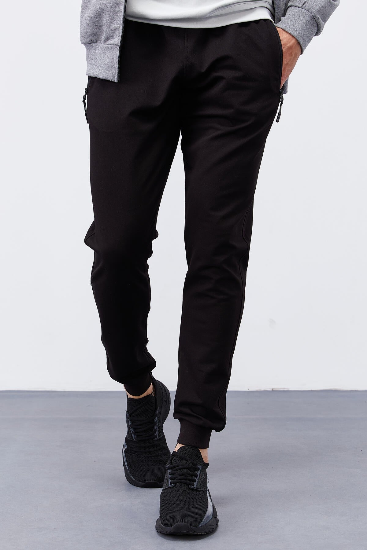 Grey Melange - Black Pattern Printed Standard Fit Cuffed Men's Tracksuit Set - 85151